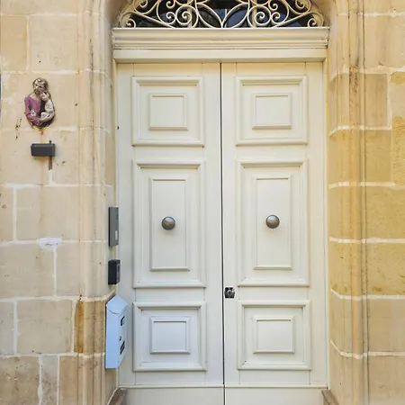 The Hive, Your Secret Sanctuary Apartman *